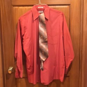 Van Heusen shirt 16 1/2. 32 - 33 with tie